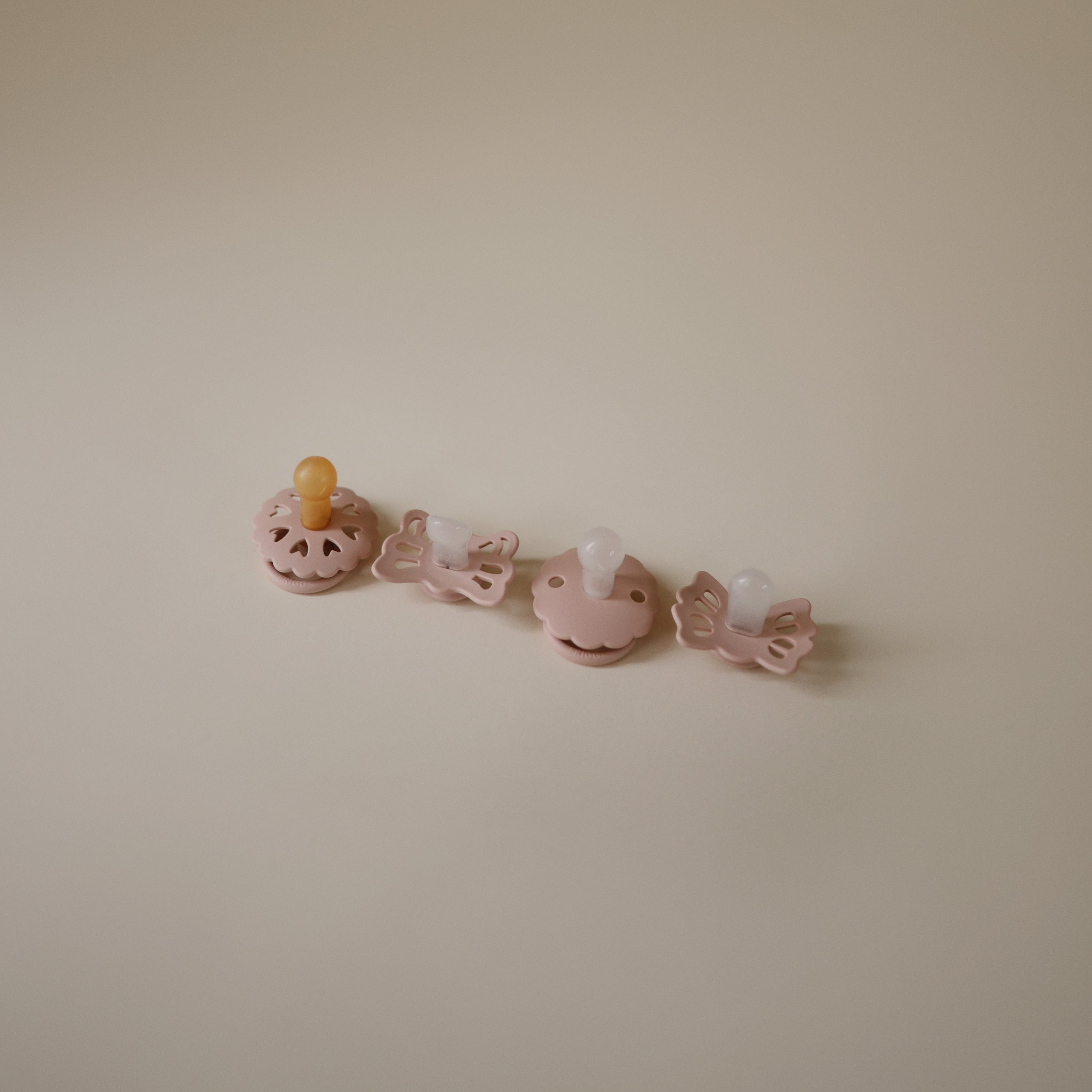 Image of FRIGG Baby's First Pacifier Floral Heart (Blush) 4-Pack